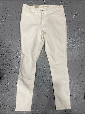 NWT womens Levi white jeans size 31